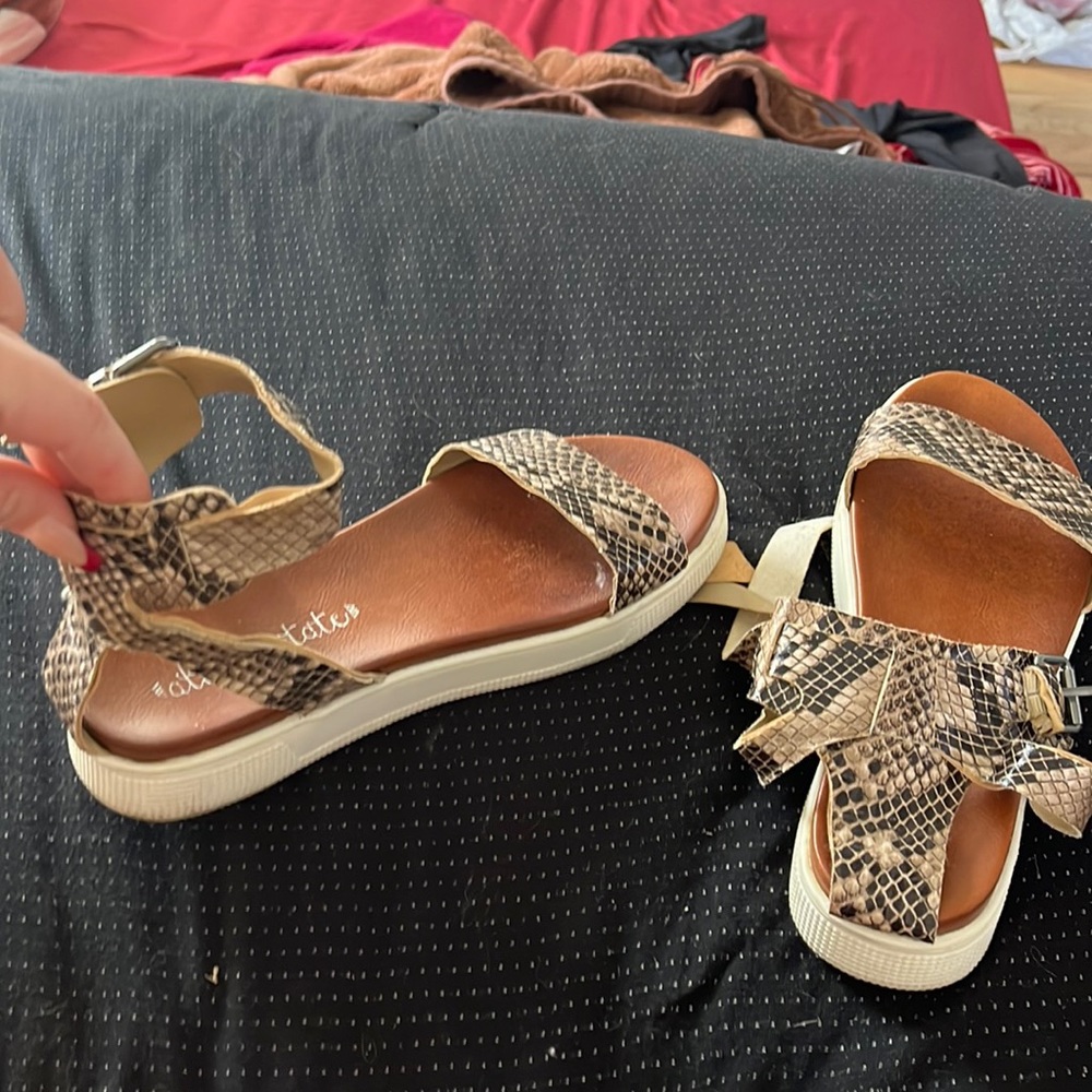 Altrd state sandals